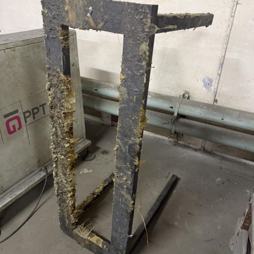 Устройство для ламинации сэндвич- панелей