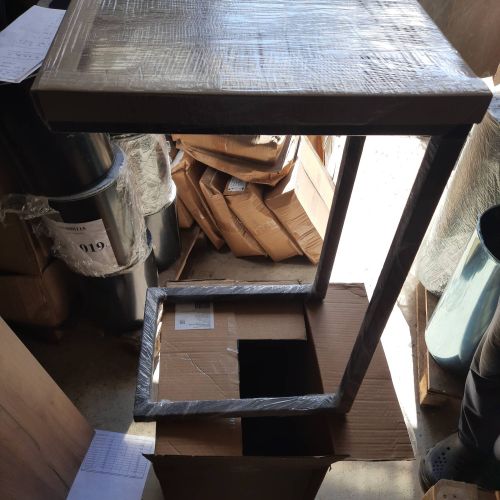 Столик прикроватный из массива сосны (черного цвета, столешница 300х400х650)