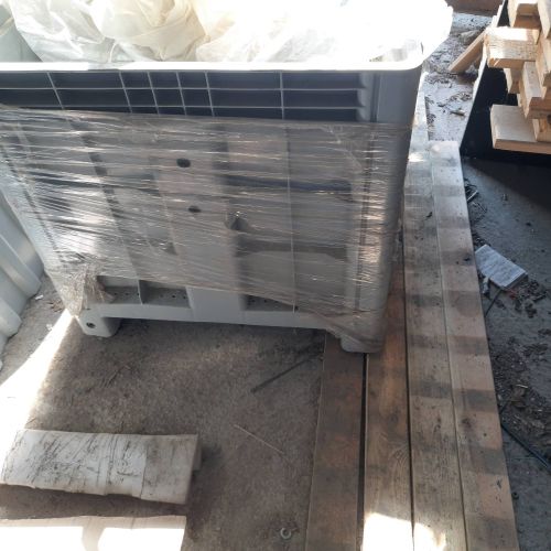 Ящик пластиковый размерами 1200х800х800