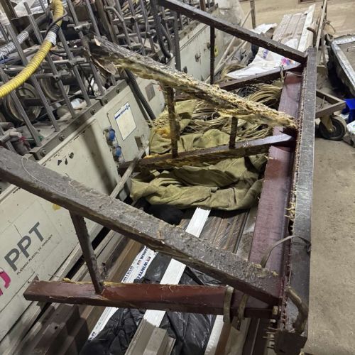 Устройство для ламинации сэндвич- панелей