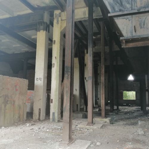 Незавершенный строительством цех стеклотары