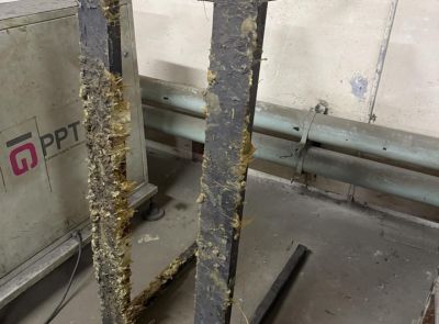 Устройство для ламинации сэндвич- панелей