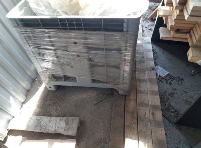 Ящик пластиковый размерами 1200х800х800