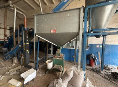 Узел фасовки в комплекте с бункером, весами и циклоном